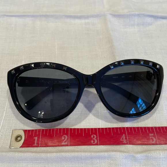 VALENTINO ROCKSTUD SUNGLASSES - Picture 4 of 8